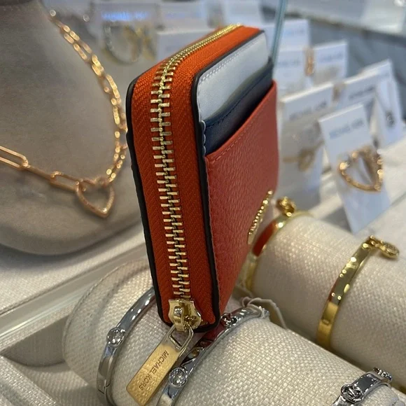 Michael Kors Jet Set Travel Medium Color-Block Zip Around Wallet Card Case
NWT - Picture 6 of 16